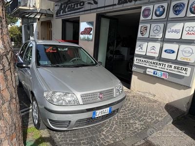 Usata Fiat Punto Active 59 CV (43 kW) 2011 Grigio Utilitaria