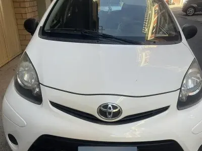 Usata Toyota Aygo 68 CV (50 kW) 2013 Bianco Utilitaria