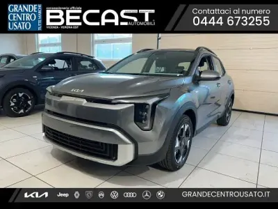 Nuova Kia Stonic Urban 101 CV (74 kW) 2026 Grigio scuro metallizzato SUV
