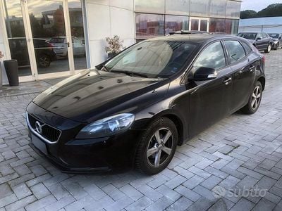 Usata Volvo V40 120 CV (88 kW) 2018 Nero Berlina