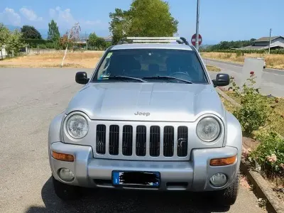 Usata Jeep Cherokee 80 CV (58 kW) 2003 Grigio SUV