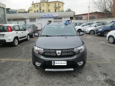 Usata Dacia Sandero Stepway 90 CV (66 kW) 2017 Grigio scuro metallizzato Utilitaria