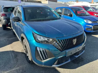 Usata Peugeot 2008 Allure 101 CV (74 kW) 2025 Blu SUV
