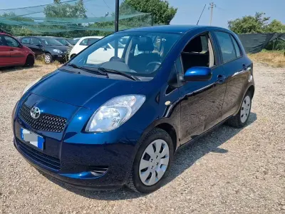 Usata Toyota Yaris Sol 69 CV (50 kW) 2006 Bluazzurro Berlina