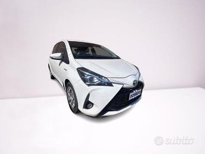 Begagnad Toyota Yaris Hybrid Business Edition 73 HK (53 kW) 2020 Vit Sedan