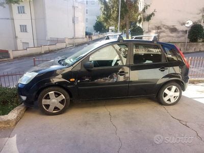 Usata Ford Fiesta 73 CV (53 kW) 2005 Nero Utilitaria