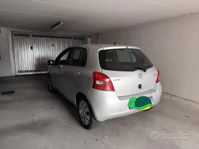 Usata Toyota Yaris 65 CV (47 kW) 2007 Grigio Utilitaria