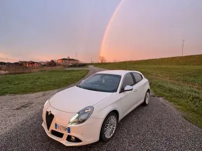 Usata Alfa Romeo Giulietta Exclusive 120 CV (88 kW) 2015 Utilitaria