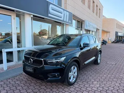Usata Volvo XC40 Momentum 150 CV (110 kW) 2020 Nero SUV