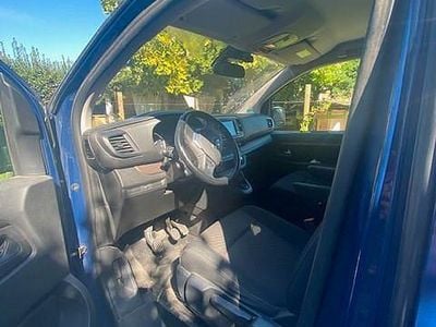 Begagnad Toyota Proace Executive 120 HK (88 kW) 2019 Blå Minibuss