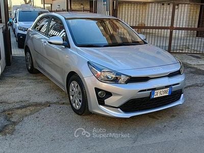 Usata Kia Rio Urban 82 CV (60 kW) 2022 Argento Berlina