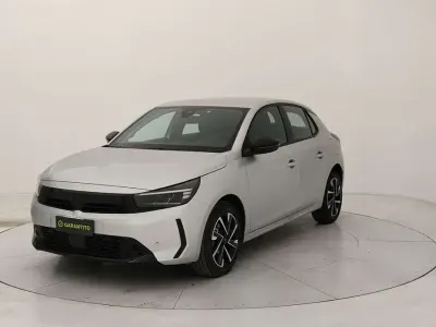 Usata Opel Corsa 101 CV (74 kW) 2025 Kaolin white Utilitaria
