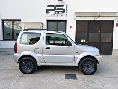 Usata Suzuki Jimny 82 CV (60 kW) 2001 Argento SUV