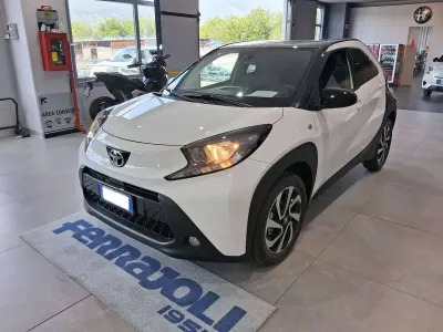 Nuova Toyota Aygo X Trend 72 CV (52 kW) 2025 Super white / black SUV