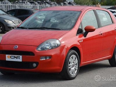 Usata Fiat Punto Lounge 69 CV (50 kW) 2013 Rosso Utilitaria
