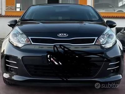 Käytetty Kia Rio 75 HP (55 kW) 2016 Harmaa Viistoperä