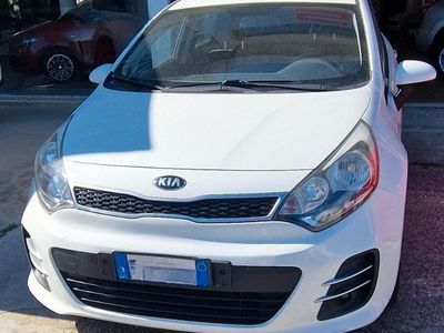 Usata Kia Rio 75 CV (55 kW) 2015 Bianco Berlina