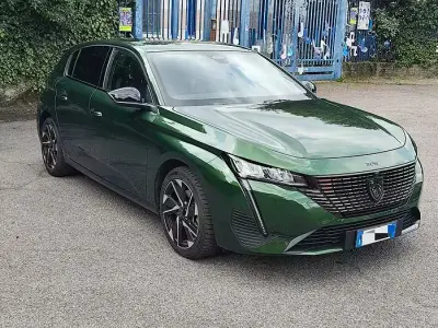 Usata Peugeot 308 Allure 131 CV (96 kW) 2024 Verde Berlina