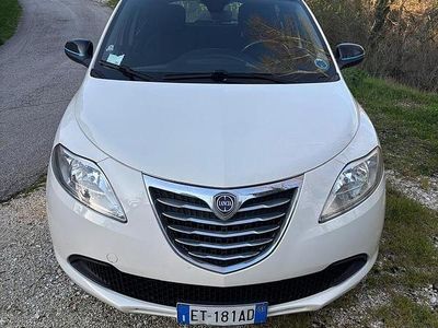 Usata Lancia Ypsilon 85 CV (62 kW) 2012 Bianco Utilitaria