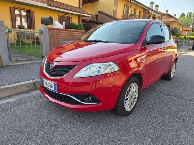 Usata Lancia Ypsilon 95 CV (69 kW) 2017 Rosso Utilitaria