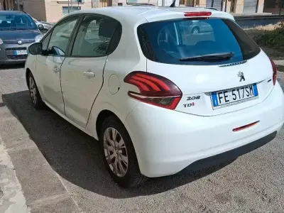 Usata Peugeot 208 75 CV (55 kW) 2016 Bianco Utilitaria