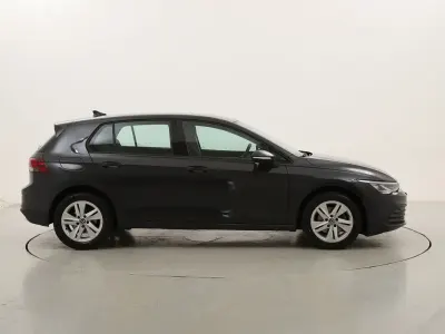 Usata VW Golf VIII Life 110 CV (80 kW) 2023 Grigiogrigio Berlina