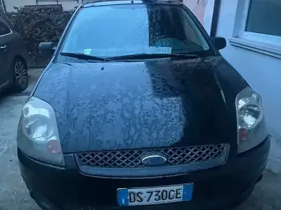 Usata Ford Fiesta 68 CV (50 kW) 2008 Nero Utilitaria