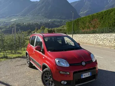 Usado Fiat Panda 4x4 95 CV (69 kW) 2018 Rojo Utilitario