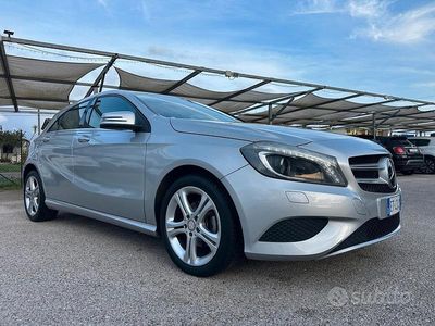 Usado Mercedes A180 109 HP (80 kW) 2014 Cinzento Sedan