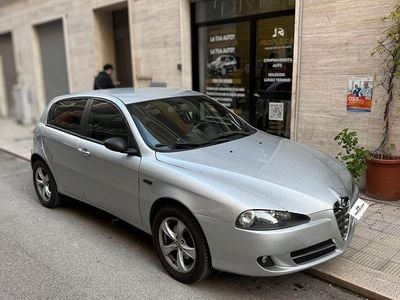 Usata Alfa Romeo 147 120 CV (88 kW) 2009 Grigio Utilitaria