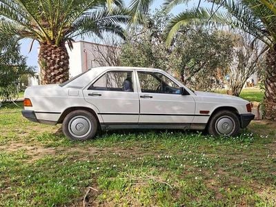 Usata Mercedes 190 77 CV (56 kW) 1983 Bianco Berlina