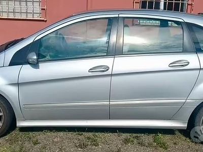 Begagnad Mercedes B200