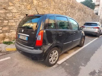 Usata Lancia Musa 101 CV (74 kW) 2007 Marrone Monovolume