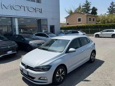 Usata VW Polo Comfortline 95 CV (69 kW) 2019 White silver met Utilitaria