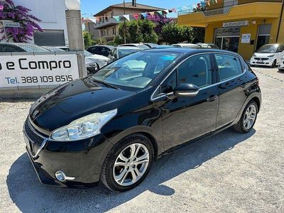 Usata Peugeot 208 Allure 68 CV (50 kW) 2013 Nero Utilitaria