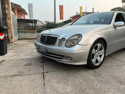 Usata Mercedes E320 Avantgarde 204 CV (150 kW) 2004 Grigio Station wagon