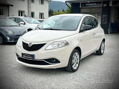 Gebraucht Lancia Ypsilon Gold 69 PS (50 kW) 2016 Weiß Kleinwagen