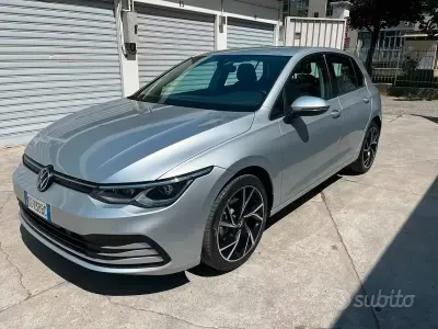 Usata VW Golf VIII Style 131 CV (96 kW) 2020 Grigio Berlina