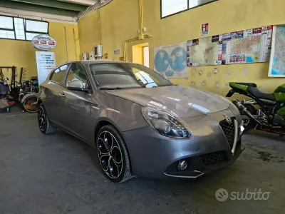 Usata Alfa Romeo Giulietta Super 120 CV (88 kW) 2017 Grigio Utilitaria