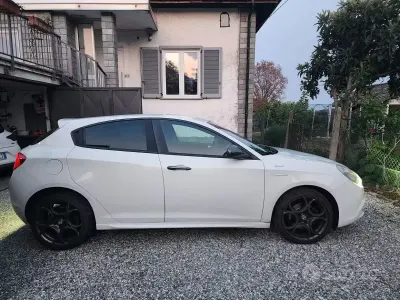 Usata Alfa Romeo Giulietta Distinctive 150 CV (110 kW) 2014 Bianco Utilitaria