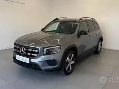 Usata Mercedes GLB200 150 CV (110 kW) 2023 Grigio SUV