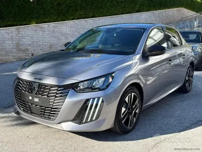 Usata Peugeot 208 Allure 102 CV (75 kW) 2024 Grigio Utilitaria