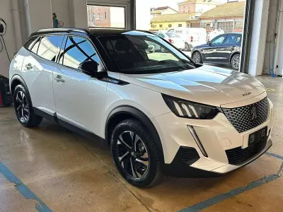 Usata Peugeot e-2008 GTi 100 kW (136 CV) 2023 Bianco SUV