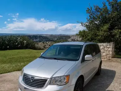 Usata Lancia Voyager 163 CV (119 kW) 2011 Grigio Monovolume