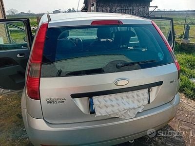 Usata Ford Fiesta Ambiente 68 CV (50 kW) 2003 Grigio Utilitaria