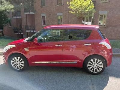 Begagnad Suzuki Swift 94 HK (69 kW) 2012 Röd Halvkombi