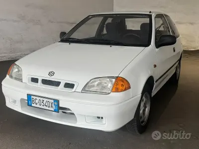 Usata Suzuki Swift 53 CV (38 kW) 2000 Bianco Berlina