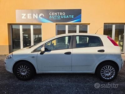Usata Fiat Punto Lounge 69 CV (50 kW) 2015 Bianco Utilitaria