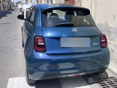 Second-hand Fiat 500e 42 kW (58 CP) 2023 Verde Berlinǎ