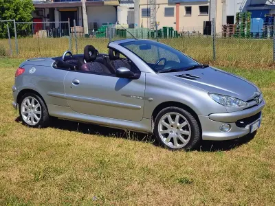 Usata Peugeot 206 CC 109 CV (80 kW) 2005 Argento Cabrio